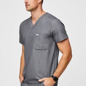 FIGS Leon™ Three-Pocket Scrub Top Large